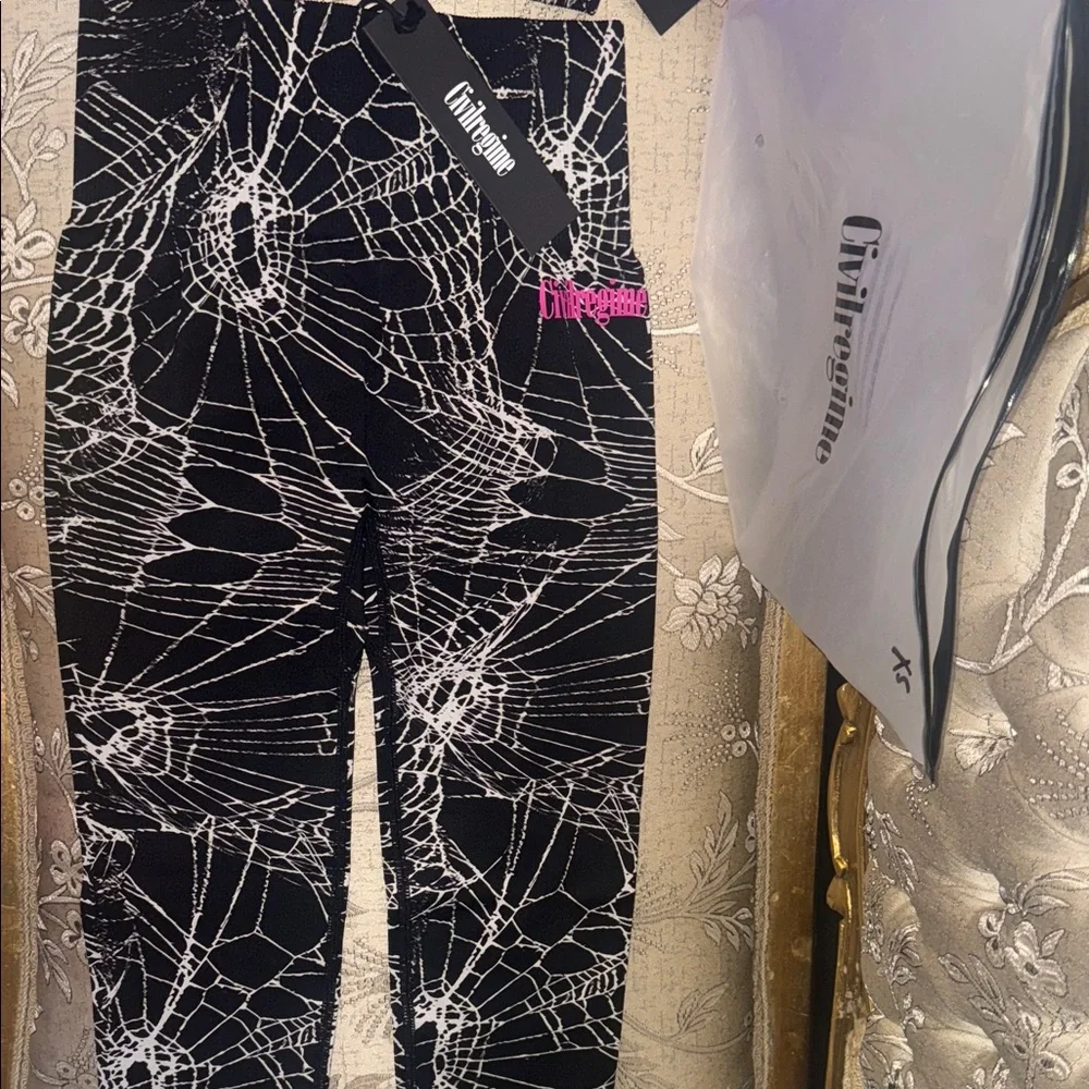 Civil Regime “Overran By Webs” Kelly Seamless Set - Picture 3 of 6